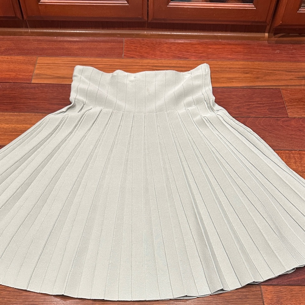 Accordion knit skirt